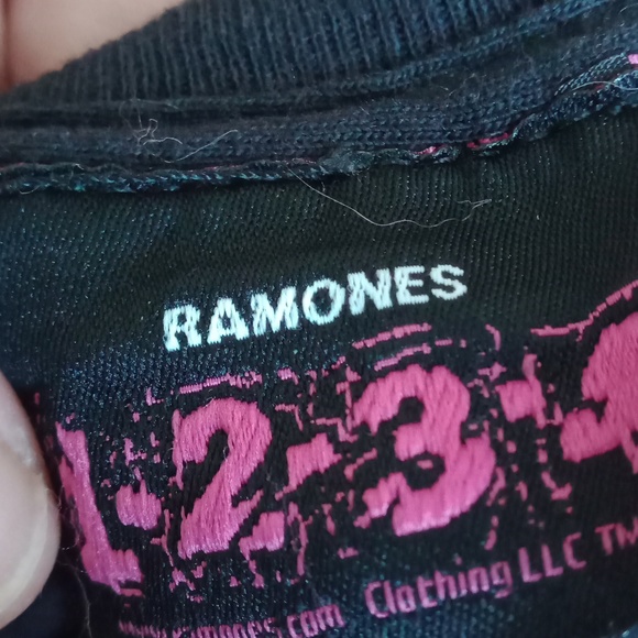 🧘 Ramones t-shirt - Picture 3 of 4